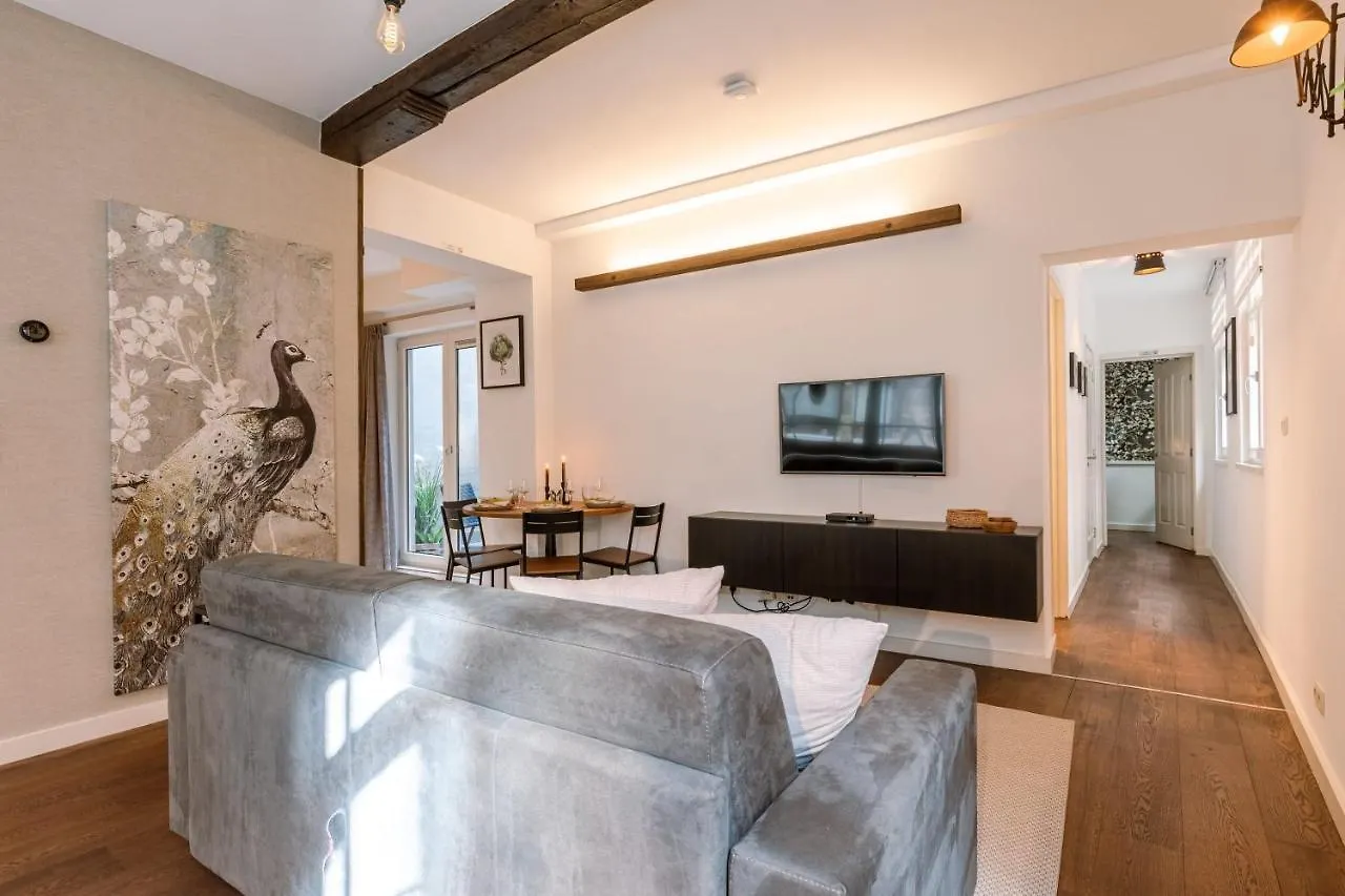 Authentic Apartment In The Heart Of Antverpy 0*,
